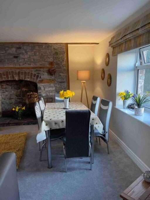 Yew Tree Cottage, 3 Bedroom, 4 Church Row Defynnog Devynock Exterior photo