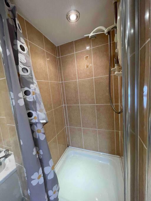 Yew Tree Cottage, 3 Bedroom, 4 Church Row Defynnog Devynock Exterior photo